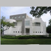 Richard Meier, Des Moines Art Center Addition, photo on homepages.bluffton.edu,7.jpg